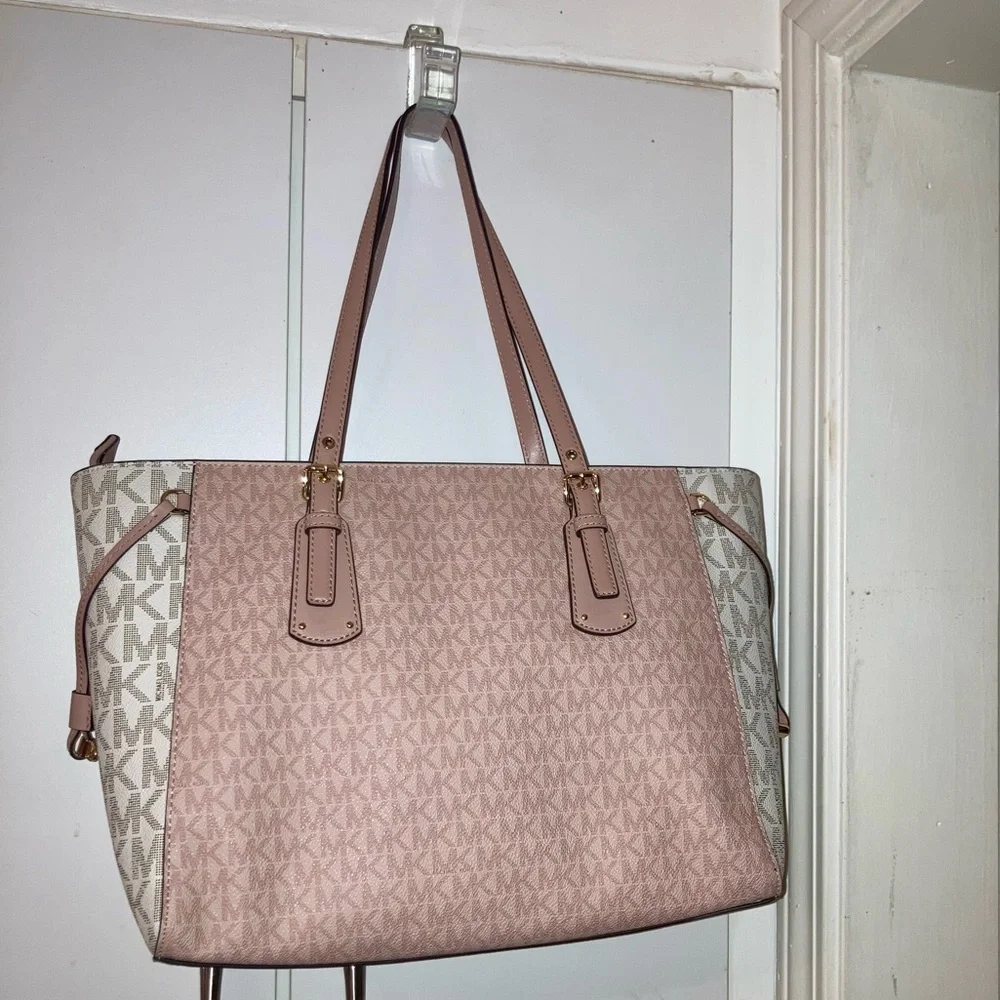 MICHAEL KORS Signature Voyager Tote Bag Pink & Cream  EUC